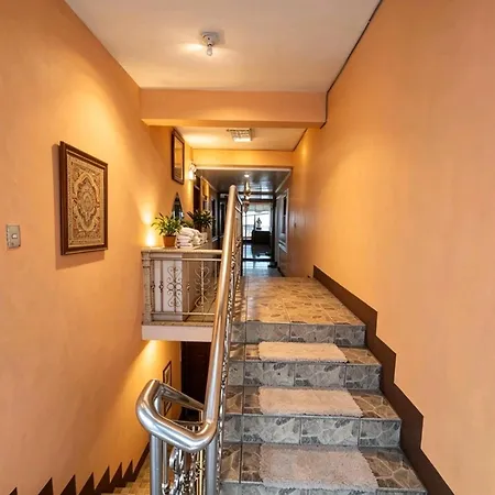 Nook Airport Guesthouse Near Naia T3 Airport